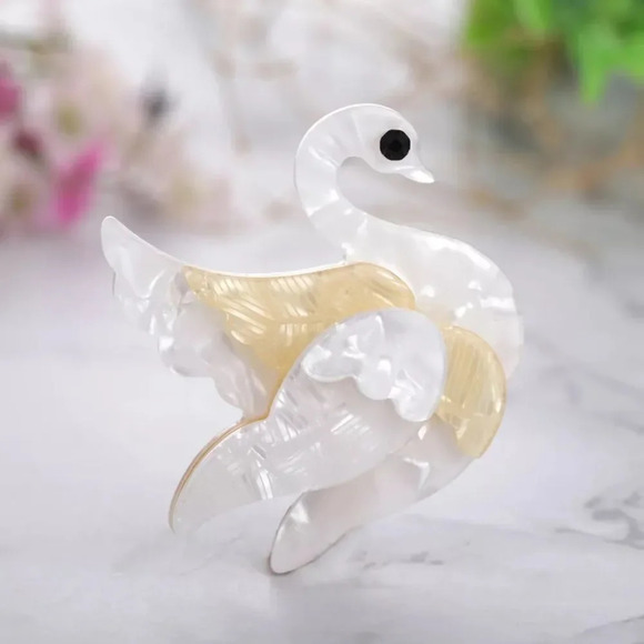 VQ Swan Brooch - Picture 2 of 7